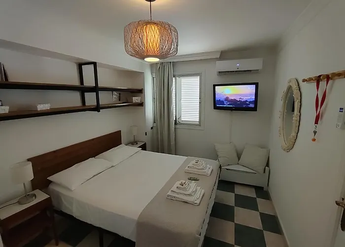 Room Private Bathroom In Shared Apartment 50M From Gibraltar