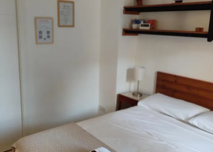 Room Private Bathroom In Shared Apartment 50M From Gibraltar