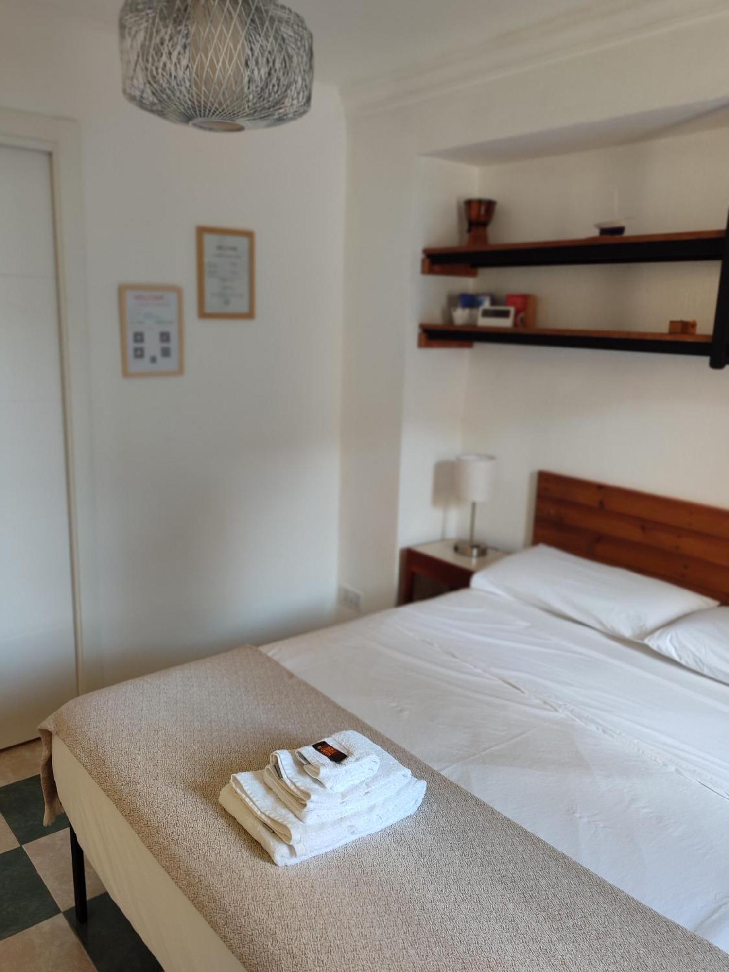 Private Bathroom In Shared 50m From Gibraltar Homestay